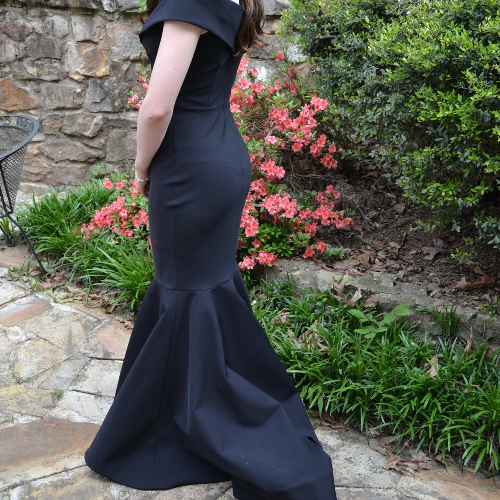 Tarik Ediz Black mermaid style formal gown. Size 6 - Picture 2 of 3